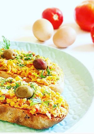 Foto de Bruchettas de ovos e tomate