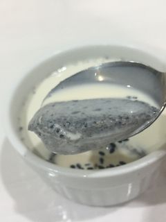 A picture of Black Sesame Pudding.