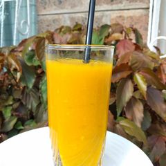 A picture of Mango & ginger lemonade.