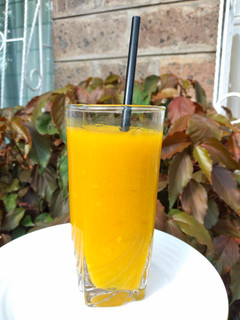 A picture of Mango & ginger lemonade.