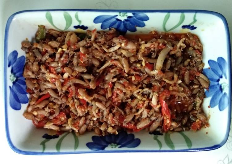 Bagaimana Membuat Sambal Baby Cumi yang Bisa Manjain Lidah