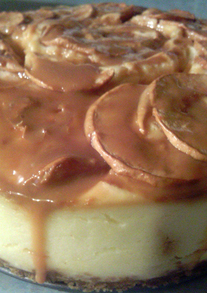 A picture of sunshines caramel apple cheesecake.