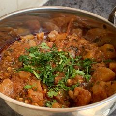 A picture of Aloo Lauki or methi ki sabzi👌🏻.