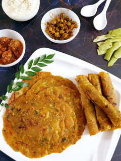 દૂધી થેપલા (Dudhi Thepla Recipe In Gujarati) રેસીપી મુખ્ય ફોટો