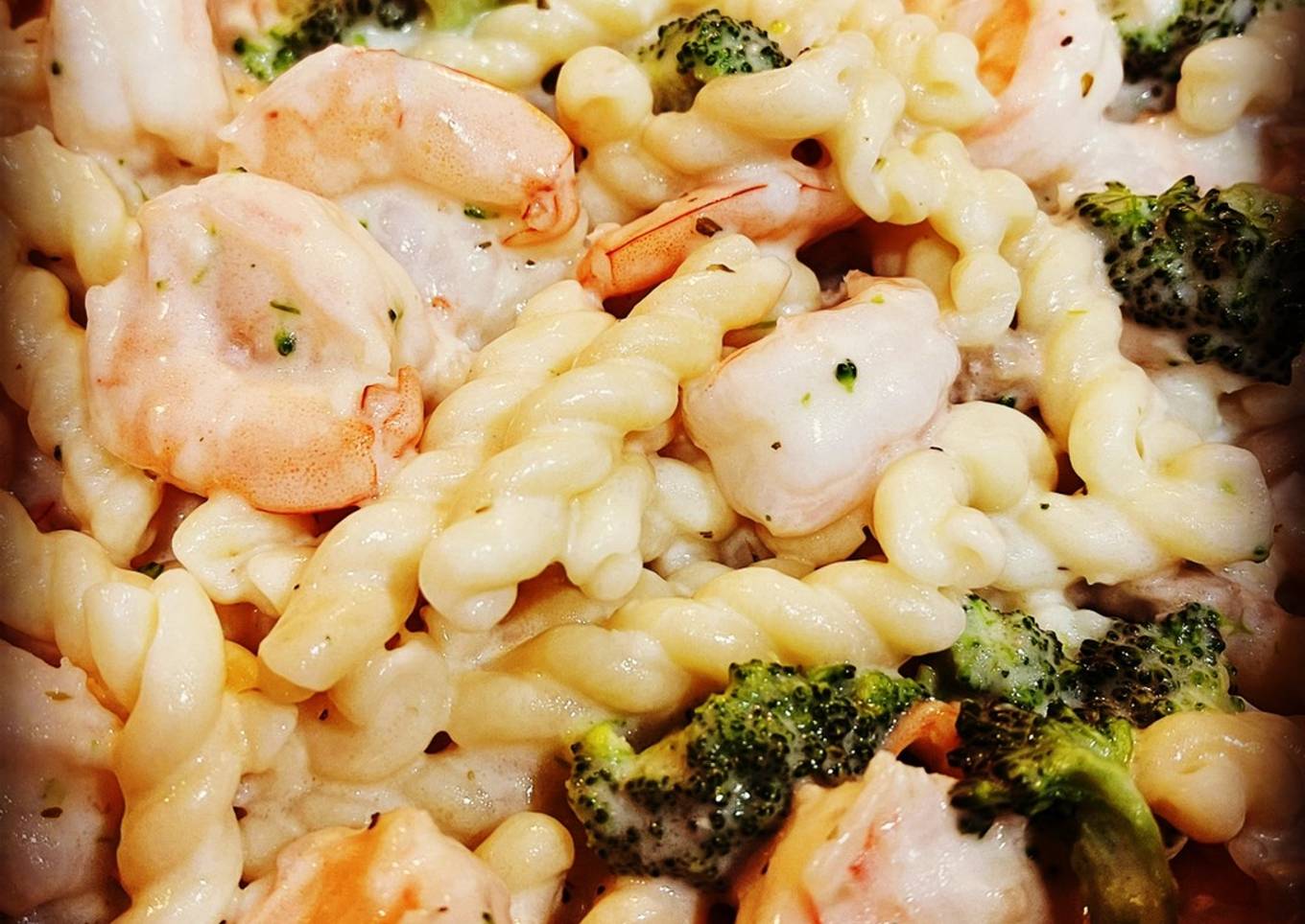 Broccoli Shrimp Alfredo Pasta