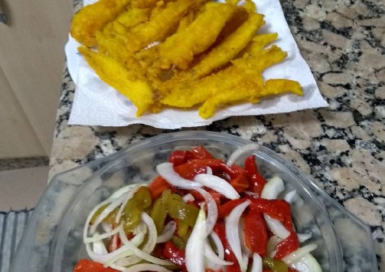 Filetitos de lenguado con masa orly y patatas asadas