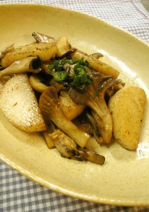 A picture of Stir-Fried Mushrooms and Yam with Butter and Soy Sauce.