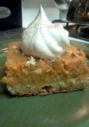 A picture of Pumpkin pie cake squares.