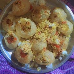 A picture of Dahi Puri.