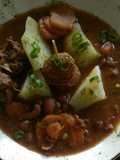 Chorizos españoles bañados en mar de frijol cargamanto rojo