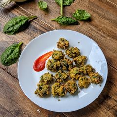 Dal Palak fritters (Bhajiya) A picture of Dal Palak fritters (Bhajiya).