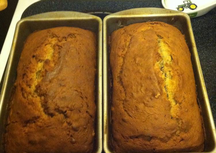 Simple Way to Prepare Ultimate Aunt Martha&#39;s Banana Bread