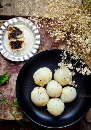 A picture of Sesame seed rice ball.