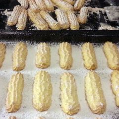 A picture of Lady fingers.