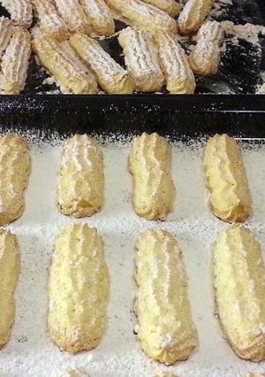 A picture of Lady fingers.