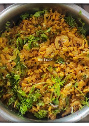 मूग डाळ टाकून पत्ता कोबीची भाजी (Moong Dal Patta Kobichi Bhaji Recipe In Marathi) रेसिपी चे मुख्य फोटो 