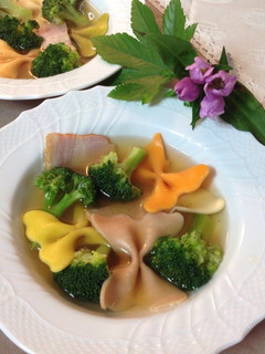 A picture of Macaroni Soup with Broccoli and Bacon.