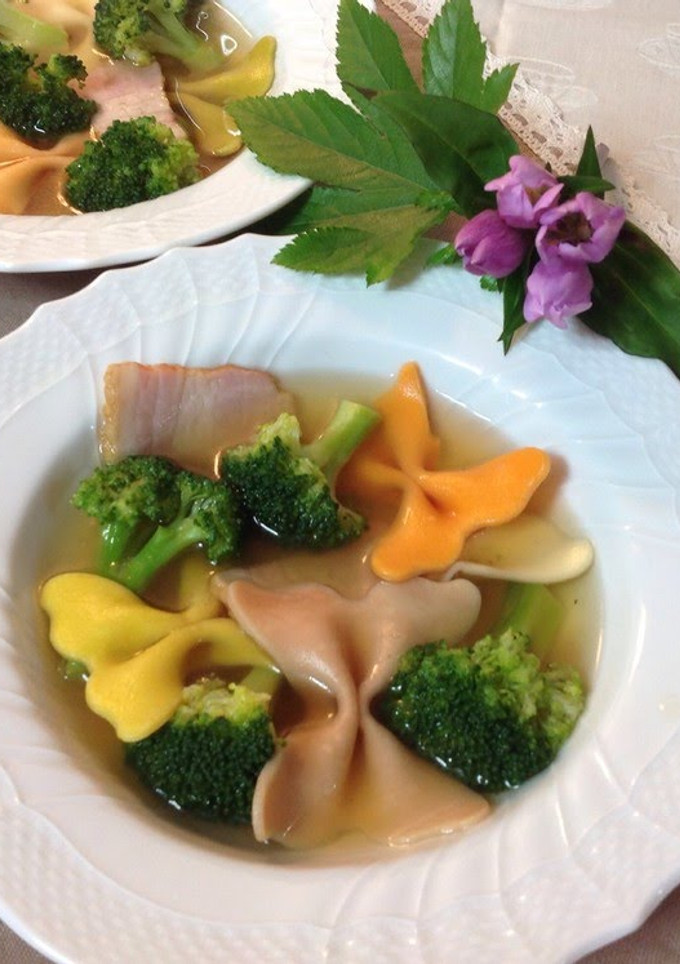 A picture of Macaroni Soup with Broccoli and Bacon.