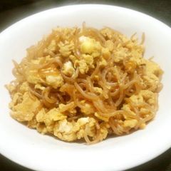 A picture of Sweet and Savory Shirataki Noodles with Egg.