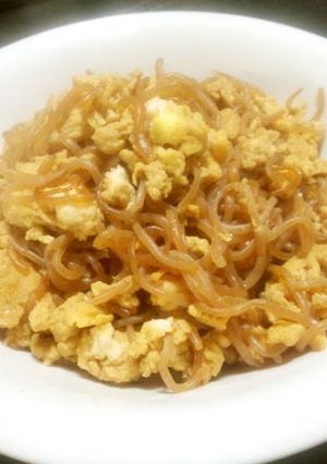 A picture of Sweet and Savory Shirataki Noodles with Egg.