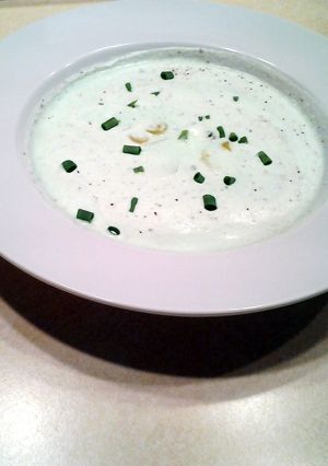 A picture of Chilled spicy cucumber avocado soup.