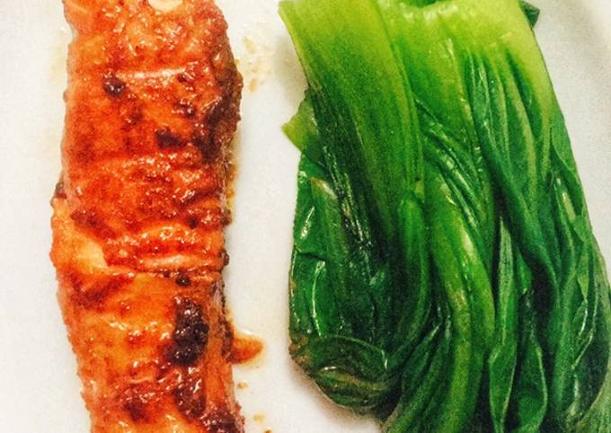 Pan Grilled — Miso Glazed Salmon with Blanched Bak Coi/Salmon Miso dengan Pok Coi (Panggang Teflon)