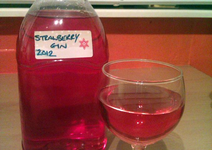 Vickys Strawberry Gin, Christmas Gift Idea