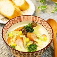 Soy Milk Soup with Lots of Chinese Cabbage A picture of Soy Milk Soup with Lots of Chinese Cabbage.