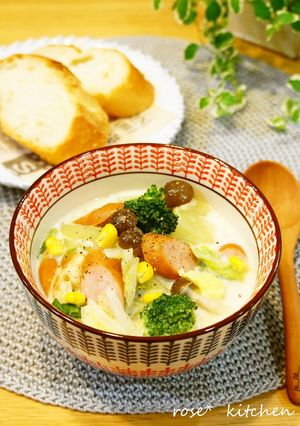 A picture of Soy Milk Soup with Lots of Chinese Cabbage.
