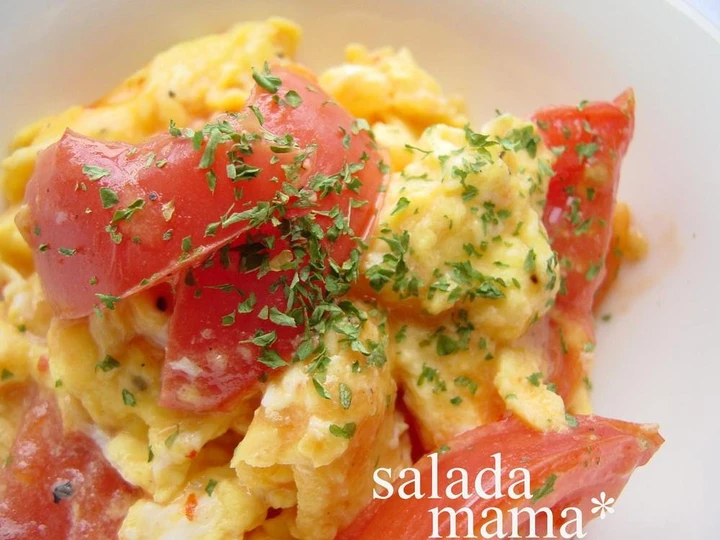 Easy Ways Make Recipes Egg and Tomato Stir-fry with Sweet Chili Sauce the Can Spoil the Tongue Really Delicious.