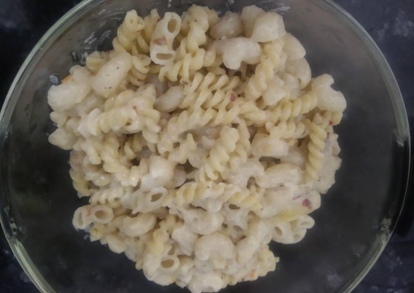 White sauce cheese pasta