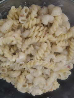 A picture of White sauce cheese pasta.