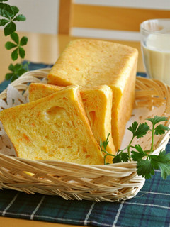 A picture of Carrot Bread with Cheese.
