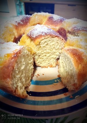 Una foto de Rosca dulce con crema pastelera