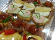 Una foto de canapés de pan