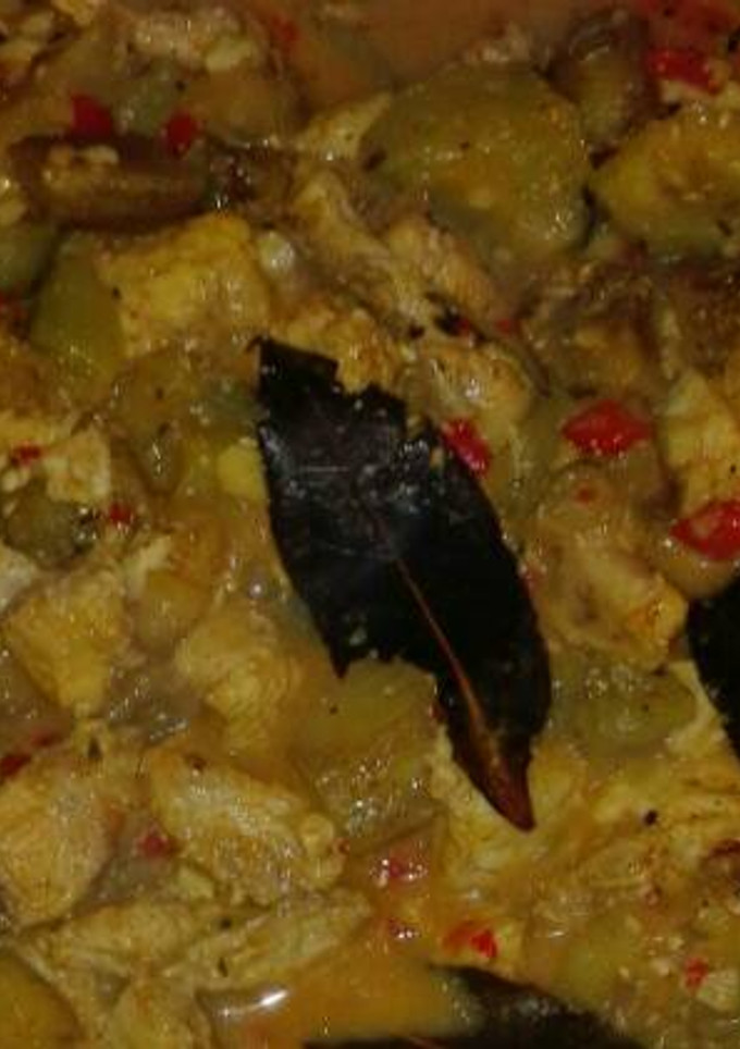 Una foto de Sofrito de pescado a la puertorriqueña