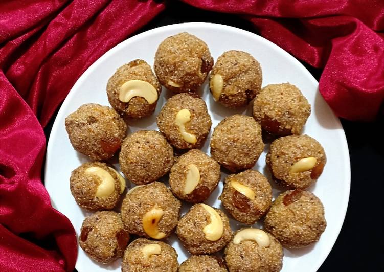 Coconut rawa laddoo