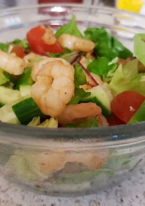 A picture of Garlic Buttered Prawns & Chicken Salad.