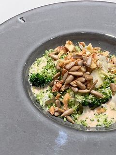 Una foto de Carbonara de Espaguetis de Calabacín y Brócoli