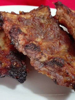 Una foto de Ribs de cerdo con salsa BBQ estilo americano