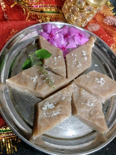 सिंघाडे का हलवा रेसिपी मुख्य फोटो