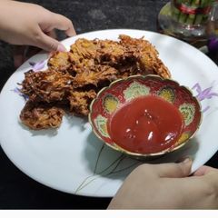 A picture of Pyaaz pakode.