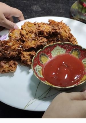 A picture of Pyaaz pakode.