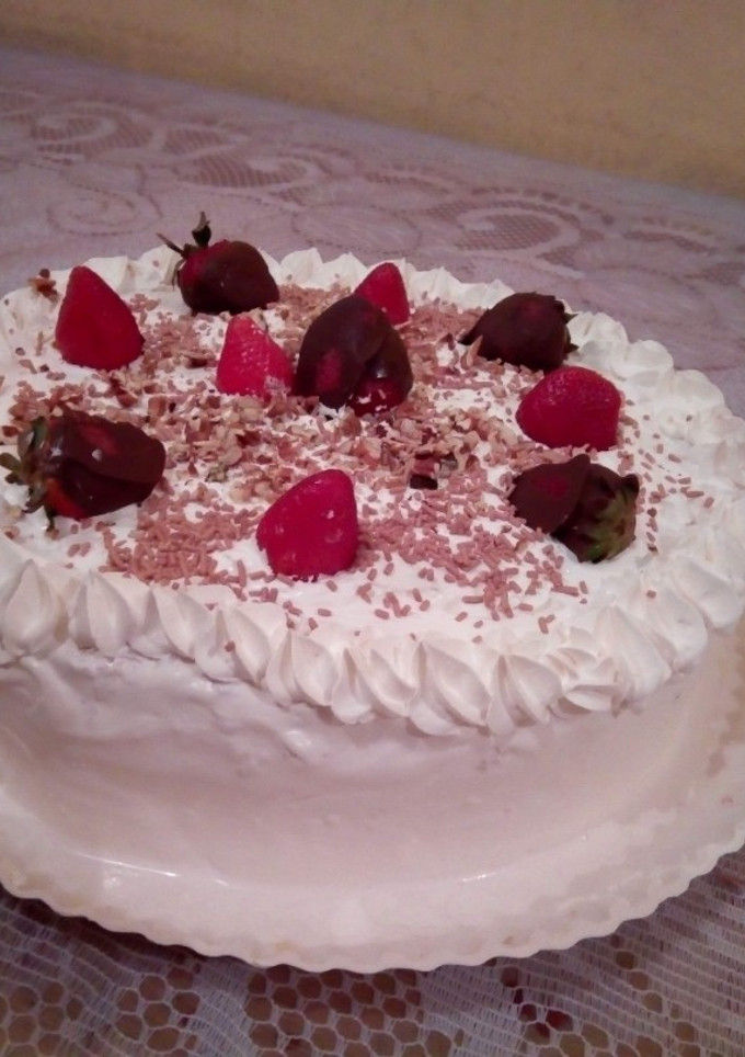 Una foto de PASTEL TRES LECHES 🍰🥛