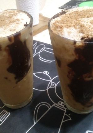 Una foto de Frapuccino de helado de dulce de leche