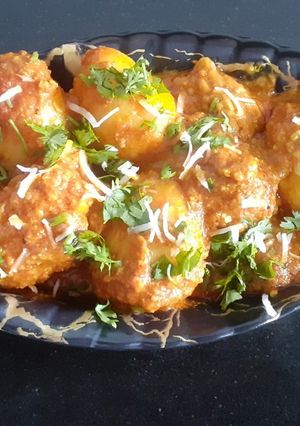 A picture of Dum Aloo.