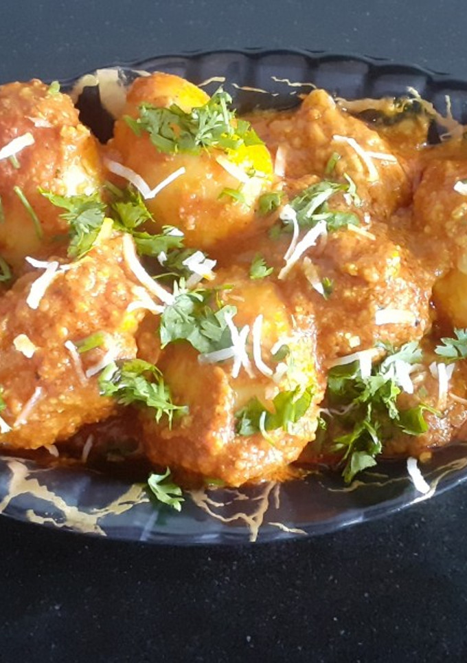 A picture of Dum Aloo.
