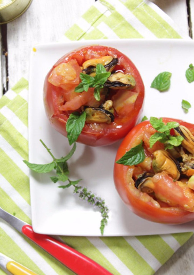 Una foto de Tomates rellenos de mejillones en escabeche