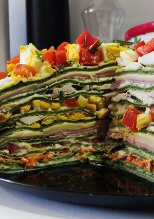 Una foto de Tarta de panqueques rellena de verduras