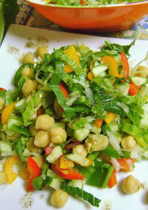 A picture of Chickpeas & Bell Pepper Salad.